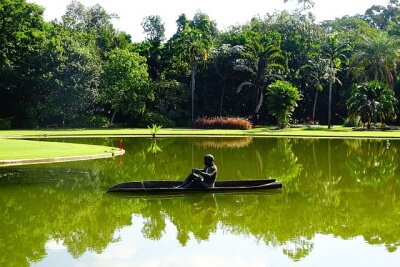 Lago principal do Jardim Botânico Plantarum